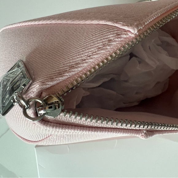 Givenchy 4G Logo Pink CLUTCH Cosmetic MAKEUP Bag POUCH New In Box - Picture 3 of 5
